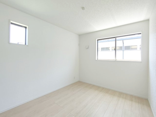 【洋室約6.0帖】　ゆったりサイズの洋室は、主寝室にいかがでしょうか？