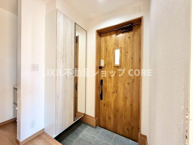 玄関ホールがスッキリ広々としていると帰る時も出ていく時も気持ちが良いものです！　