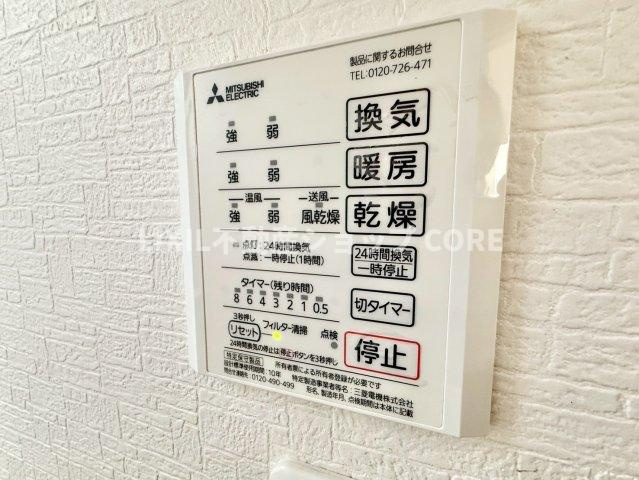 浴室乾燥機能で雨の日でも乾燥が可能。また、浴室内の湿気を排気し、カビの発生を抑えます　