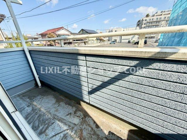 開放感いっぱいの眺望と共に光と風を享受するバルコニー。景観を眺めることができます。　