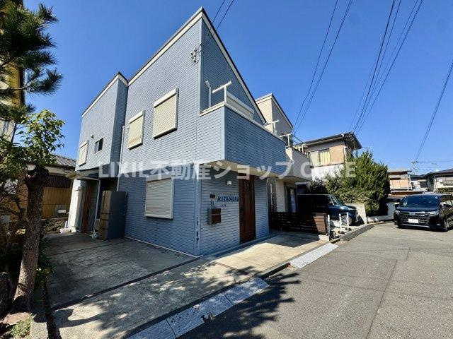 閑静な住宅地に馴染む落ち着いた色合いの外観。一度、是非、現地をご見学ください。　