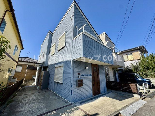 周辺環境とのコラボレーションにより明るく開放的な空間を演出。　