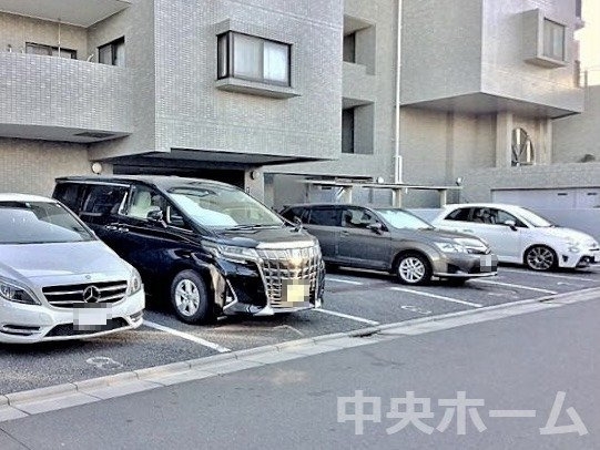 【敷地内駐車場】最新の空き状況や費用などの詳細は担当スタッフまでお問い合わせください。