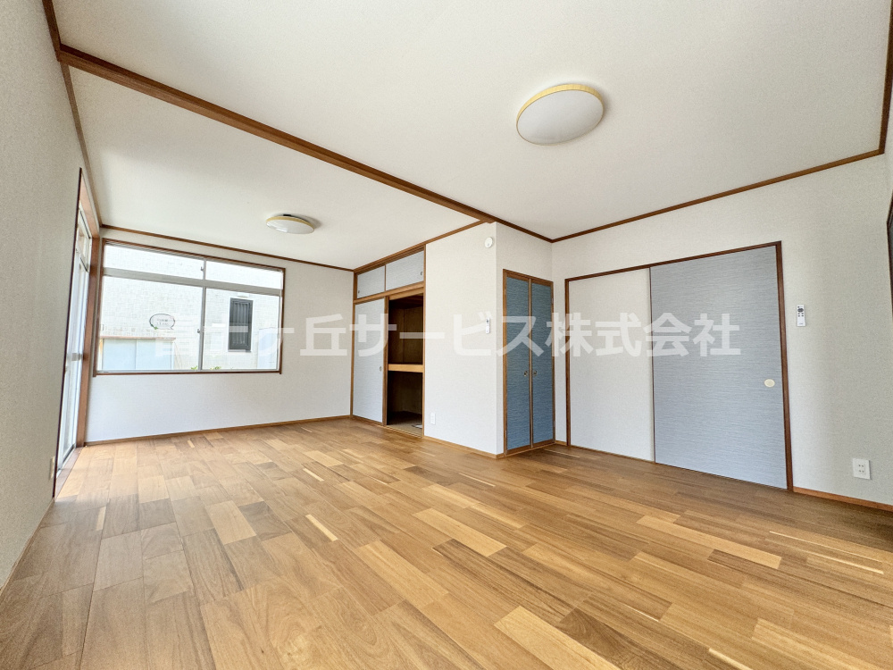 リビングの横にある和洋室です