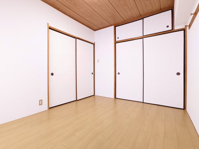 和室の畳をリフォームして、フローリングへ変更しております。