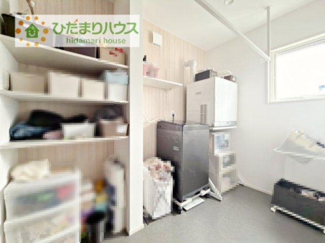 広々とした脱衣場です！　洗剤等沢山収納出来ます＼(^o^)／