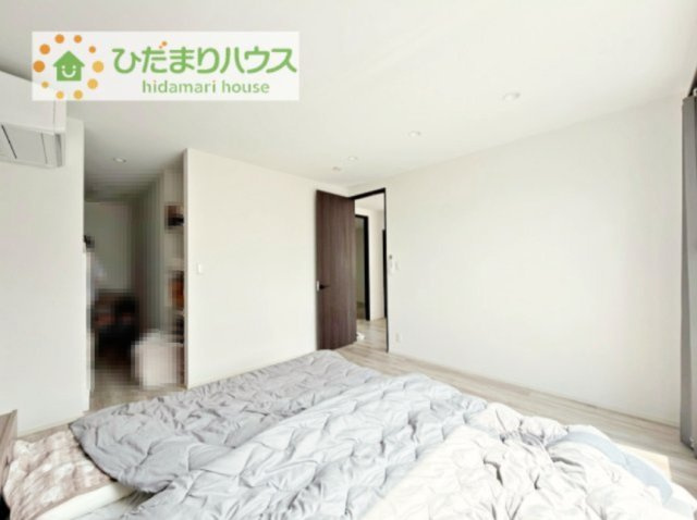 気品のある柄のアクセントクロス♪寝室をおしゃれに演出してくれます(*^^*)