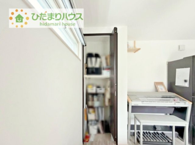 ちょこっとした収納があることで、消耗品のストックをするのにも便利です☆