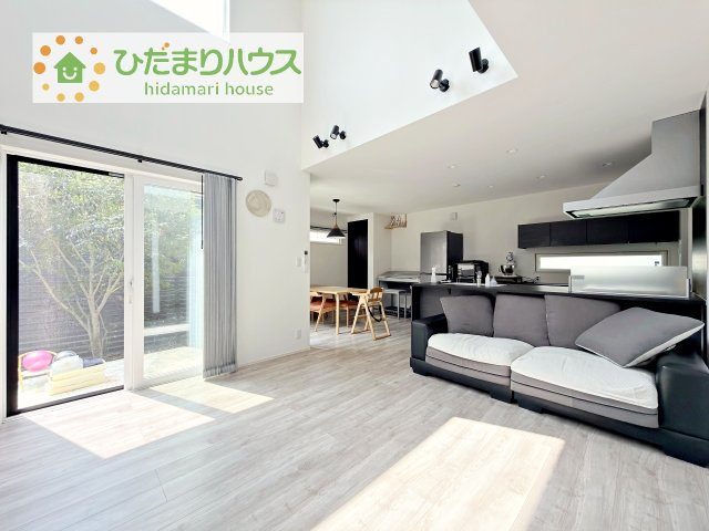 早くお仕事終わらせて、家に帰りたくなるようなリビングです(^^♪