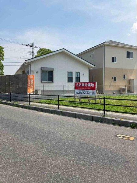 【神田町三丁目の前面道路含む現地写真】