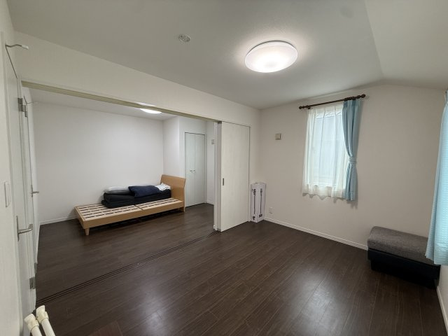 二部屋で合計11.5帖の洋室になります！