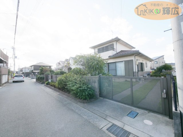 室内は車椅子でも生活できるように設計されております。　脱衣場、浴室、トイレが広々としております。また、1階にバルコニースペースございますので1階のみで生活頂けます。