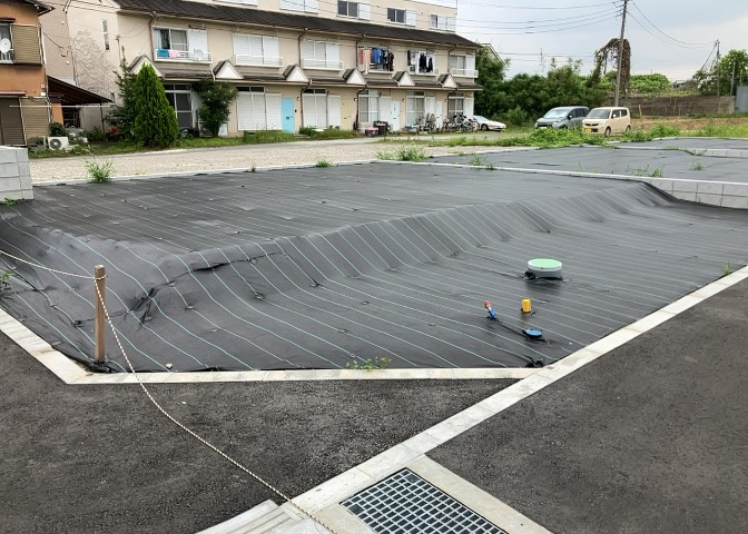 土地の形が極端に長細かったり、狭小地、あるいは道路との高低差がある傾斜地だった場合、後々売ろうとしても買い手がつかない場合もあります。後々、売却することになった時に価値の下がらない土地を選びましょう。
