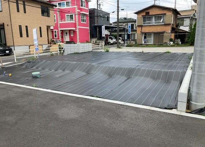 土地を買う際、住む地域の自治体や福祉の補助制度にも注目してみましょう。子供や老人の医療補助やゴミ出しのルールなど、自治体によってルールに大きな違いがあるため、暮らしやすい土地で判断するとよいでしょう。