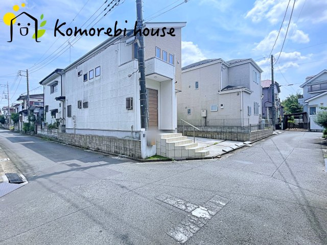前面道路含む現地写真です