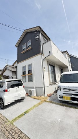 お車も楽々駐車できます。3台まで停められます。