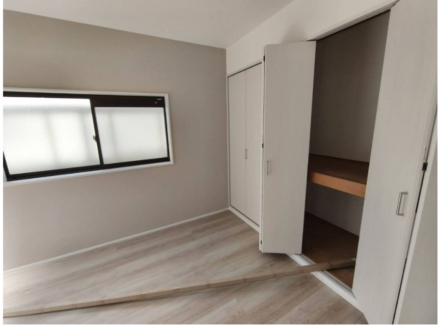 大きなクローゼット付きのお部屋で整理整頓しやすいです。