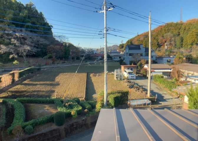 眺望を気にして物件を探す場合、前面に建物が建っていないか現地で確認しましょう！前面に建物があると景色はもちろん、日当たりや風通しにも影響が出てきます。住んだ時のことを想像しながら現地見学をしましょう。