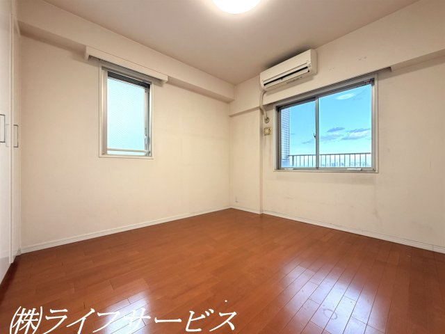 洋室6.2帖／クローゼット有！角部屋ですが、室外機置場が別途確保されているのでエアコン設置可能です！