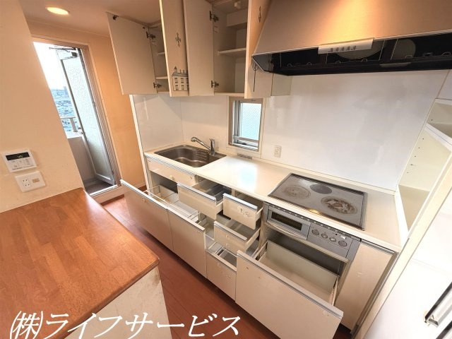 キッチン／窓と勝手口で換気にもうれしい設計になっています！