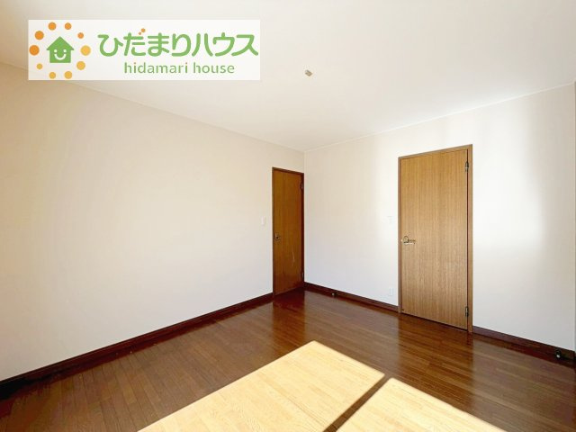 大きなベッドを置いても余裕の広さの主寝室♪