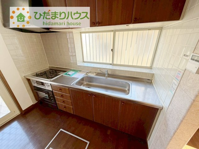 料理をしながらでも、ご家族との会話を楽しめる対面式キッチン♪