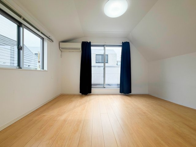 3階7.9畳の洋室。WIC付き！開放的で明るい空間となっております。（一部VR家具消加工箇所有）