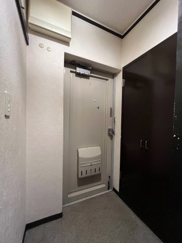 玄関は余裕があり、シューズボックスあります