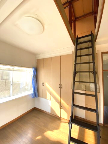 洋室は約10帖のグルニエがあります