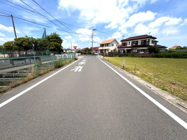武里西小学校まで徒歩約9分(650ｍ)、春日部南中学校まで徒歩約4分(260ｍ)でお子様の通学も安心