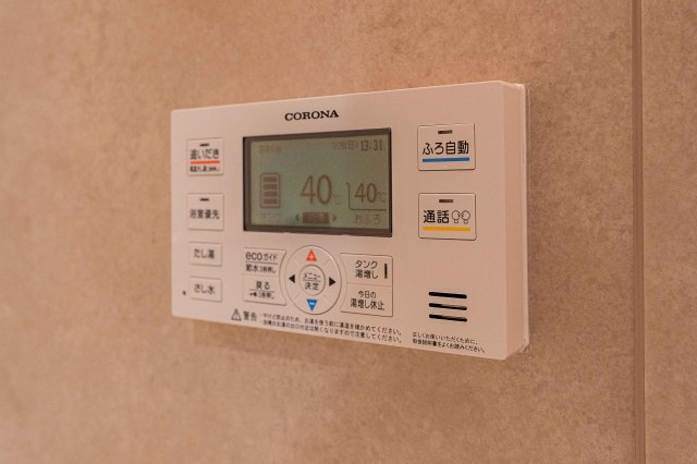 お風呂調整もパネル操作で簡単です。