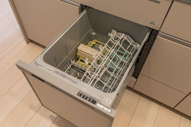 食洗機は高温で高濃度の強力洗剤による高圧洗浄ができるため、手洗いよりも短時間で高い除菌効果が期待できます。