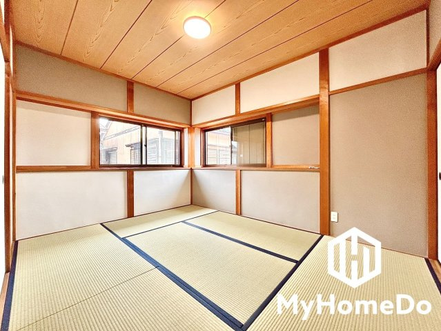 家族との会話が弾む、一体感と開放感のある広々としたリビングダイニングです。
