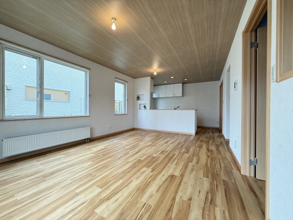 【江別市ゆめみ野南町 中古戸建の居間】