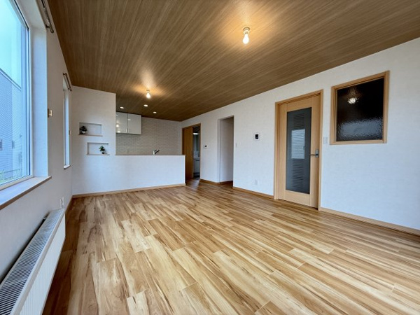 【江別市ゆめみ野南町 中古戸建の居間】