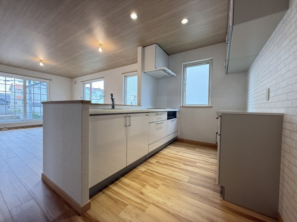 【江別市ゆめみ野南町 中古戸建のキッチン】