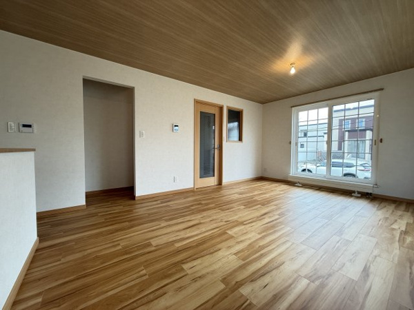 【江別市ゆめみ野南町 中古戸建の居間】