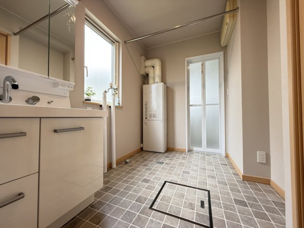 【江別市ゆめみ野南町 中古戸建の洗面】