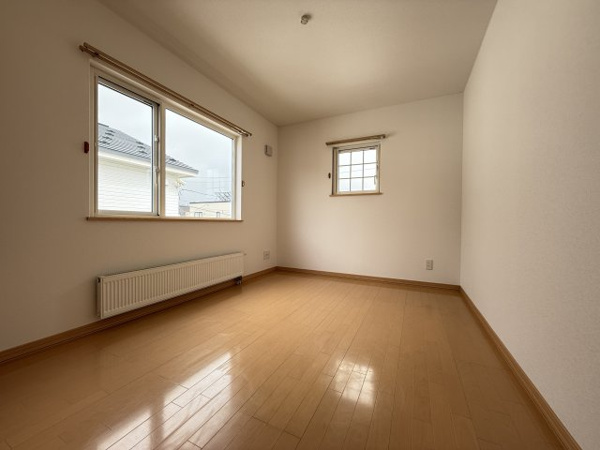 【江別市ゆめみ野南町 中古戸建の洋室】