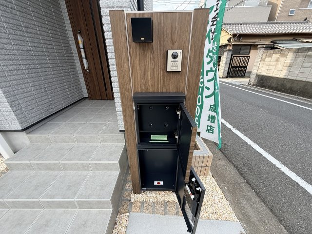 片手でも操作がしやすく取り出しやすいです。