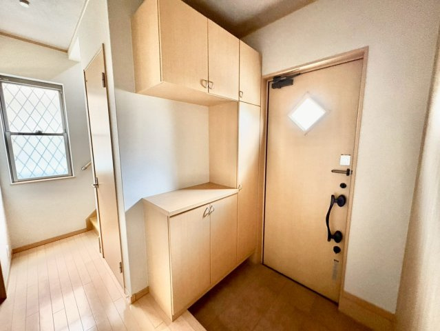 玄関は収納スペースもしっかり確保　いつもきれいな玄関を保つことができます。