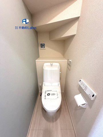 ●浴室●　1坪タイプのゆったり入れるユニットバスは、壁全面にマグネットが付きます♪　マグネット式のシャンプーラックなどを取り付ければ収納力とお掃除が楽々♪