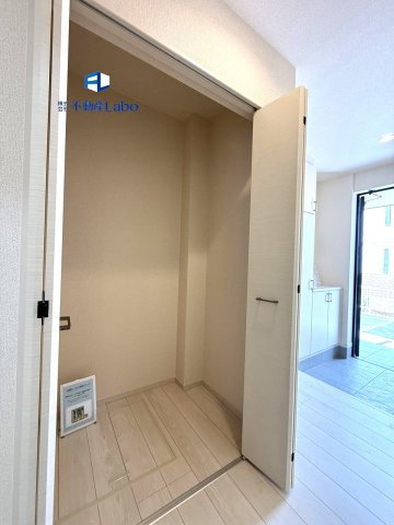 ●収納●　ファミリークロークとしても使える十分な広さの納戸♪　災害時の備蓄や季節もの寝具家電等の収納にも便利♪