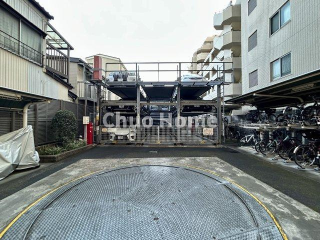 【敷地内駐車場】最新の空き状況や費用などの詳細は担当スタッフまでお問い合わせください。