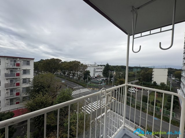 落ち着いた時間を過ごせるバルコニーです