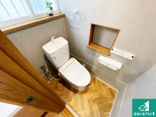 シンプルで清潔感のあるトイレです。