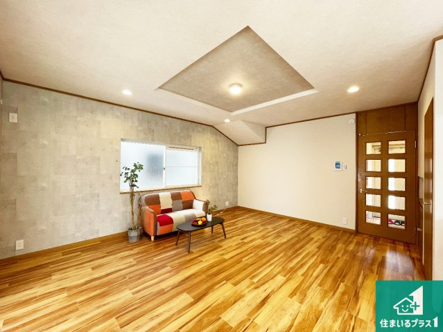 シンプルなリビングは、観葉植物等のインテリアを楽しめますね！パパ好みにも、ママ好みにも家具次第で雰囲気を変えることができます！
