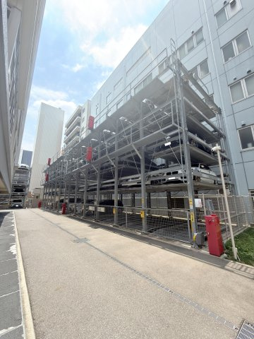 敷地内に機械式駐車場を設置。空き状況や対応車種についてはお問い合わせください。