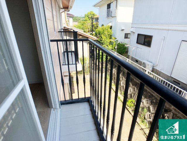 南側に面したバルコニーですので明るい日差しを取り込み洗濯物をしっかり乾かしてくれます。