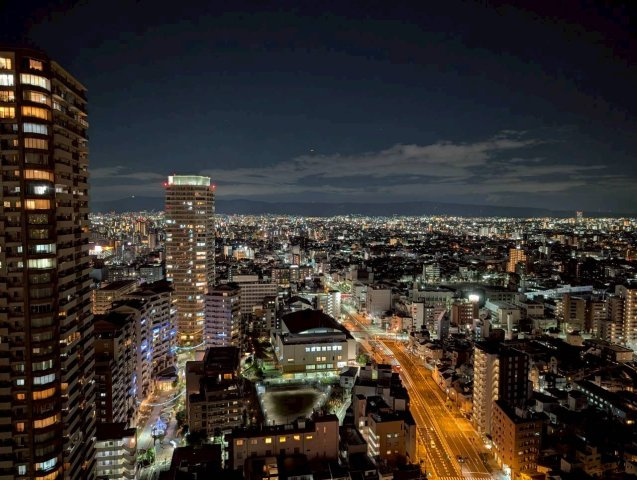 本物件からの眺望（夜景）になります。　北東角住戸の中でも眺望が抜けているお部屋です☆